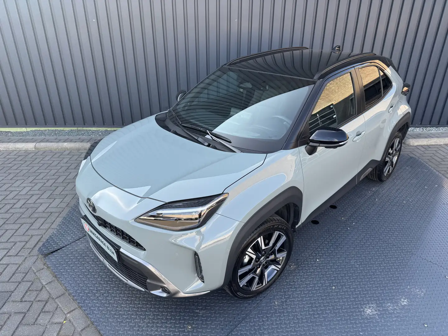 Toyota Yaris Cross 1.5 Hybrid 130 Launch Edition | Pano dak | JBL | 3 Groen - 2