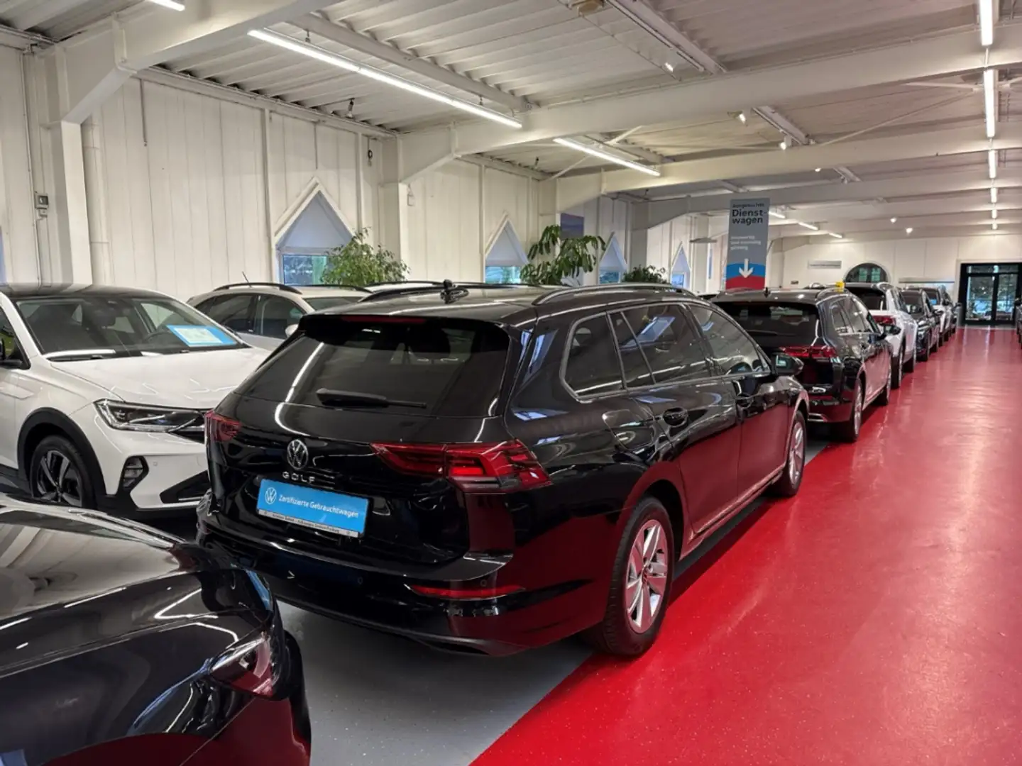 Volkswagen Golf Variant Life 2.0 TDI Navi LED ACC Klima Sitzheizung Noir - 2