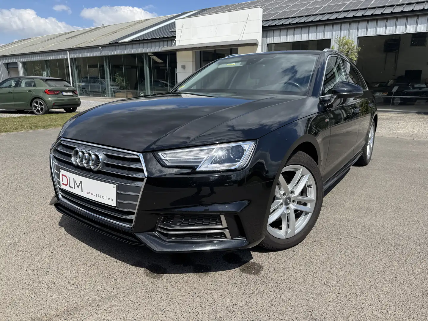 Audi A4 Avant 2.0 TDi S-Line S tronic Noir - 1