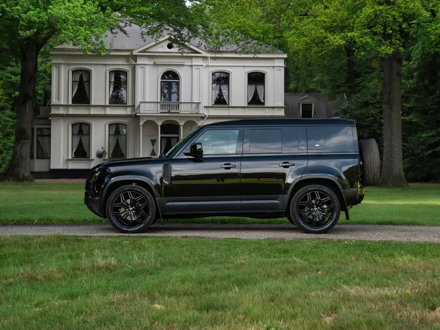 Land Rover Defender 2.0 D240 110 HSE | NL- auto | Grijs Kenteken | €54 Schwarz - 1