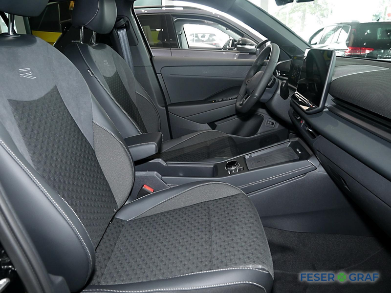 Volkswagen T-Roc 1.5 eTSI R-Line Black DSG Matrix Navi RüKa — photo 5