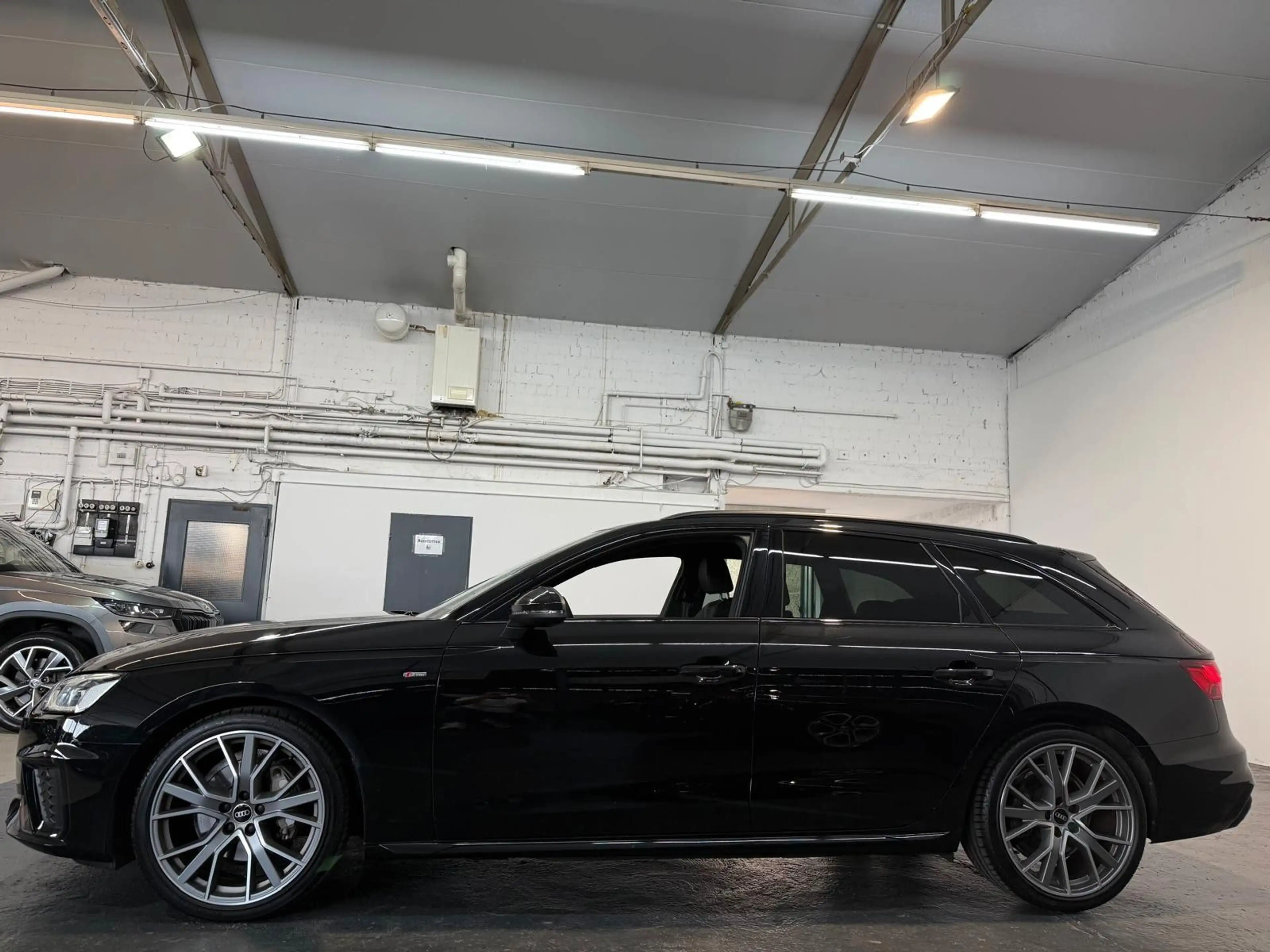 Audi A4 Avant 40 TFSI quattro /3x S line/KAMERA — photo 5