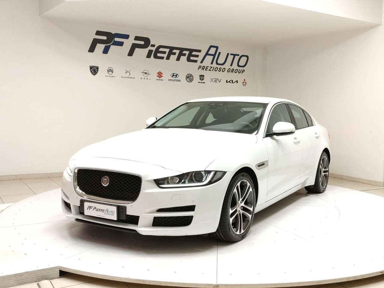 Jaguar XE (X760) - XE 2.0 D Turbo 180CV Pure