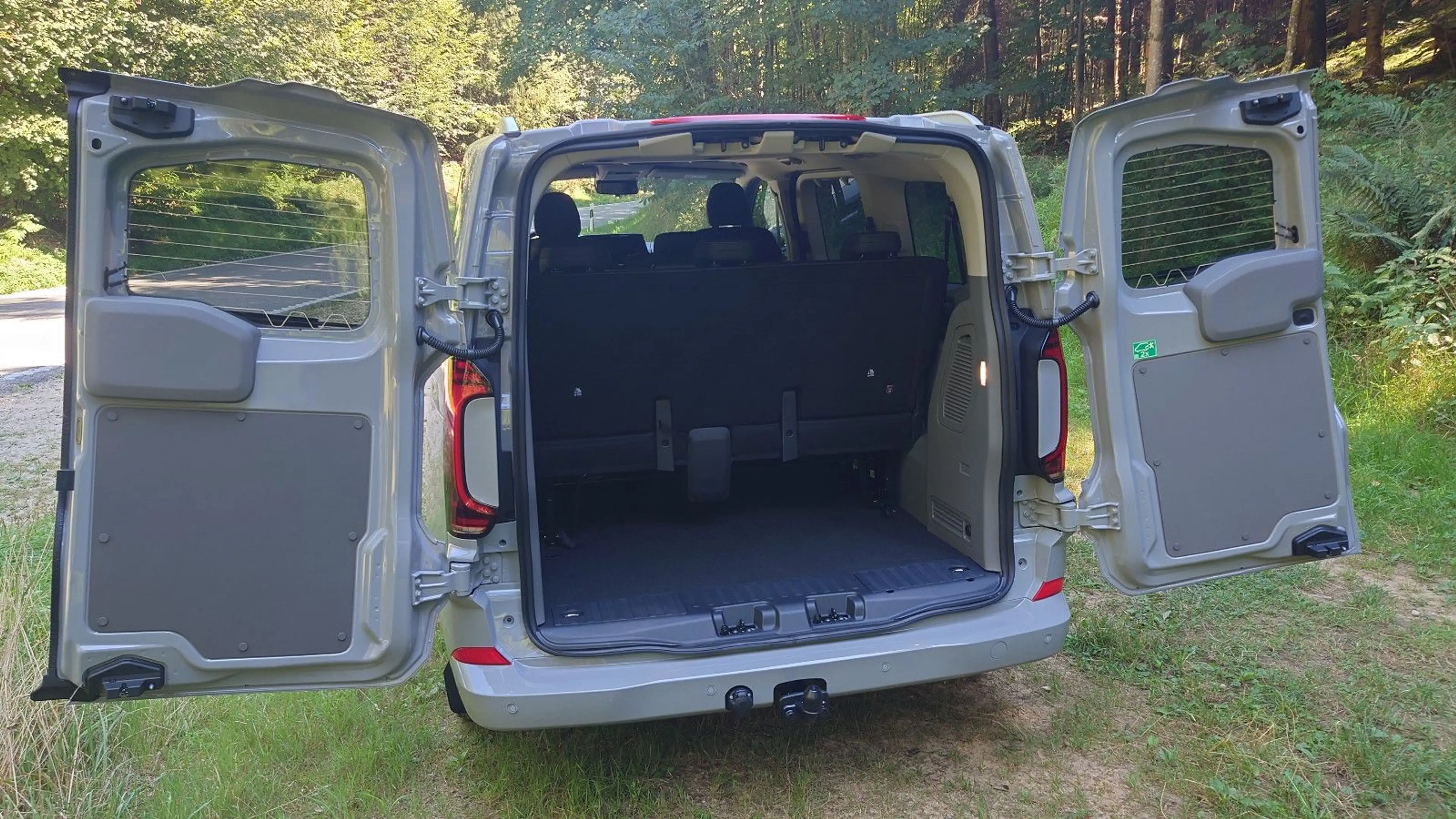 Volkswagen T7 Caravelle Style, KR, Navi, 70L Tank — photo 10