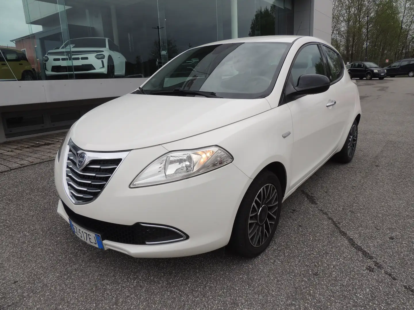 Lancia Ypsilon 1.2 8v Platinum 69cv Bianco - 1