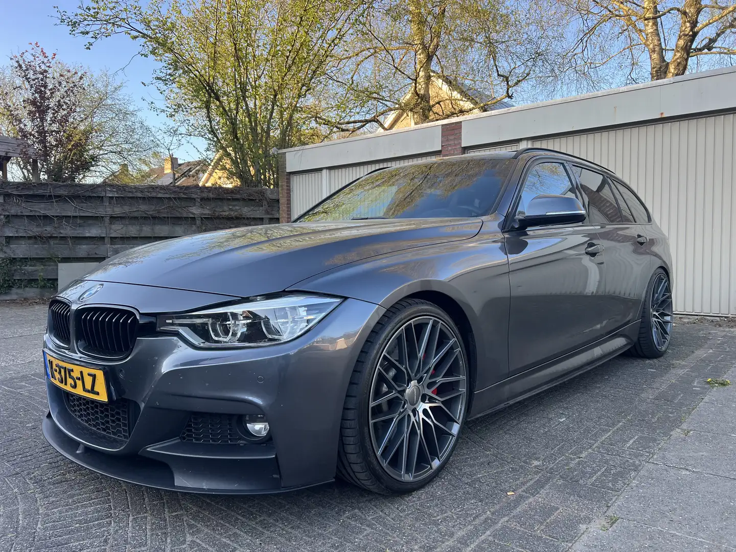 BMW 335 touring x-drive LEES TEKST Grijs - 1