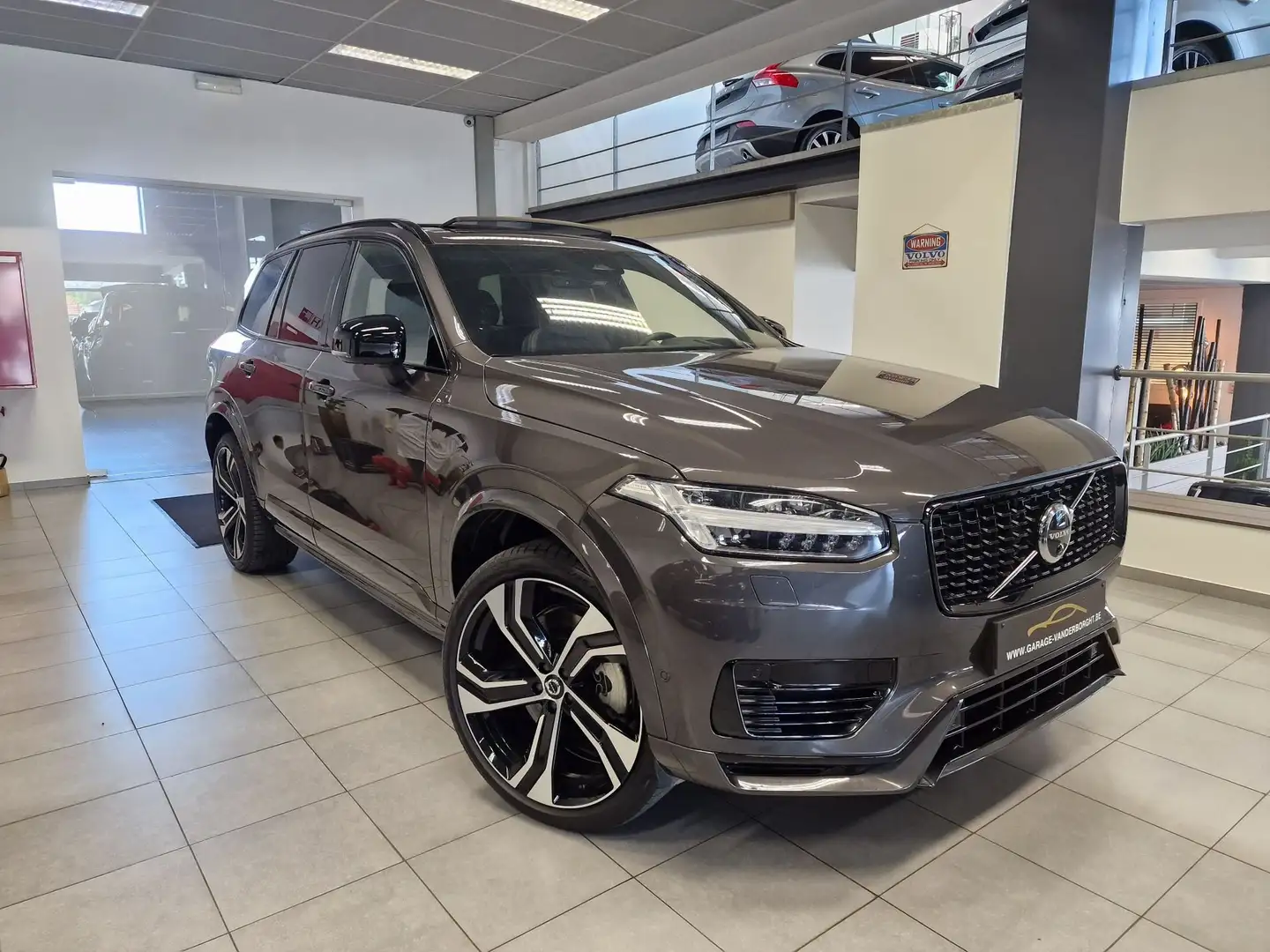 Volvo XC90 ULTIMATE DARK T8 PLUG-IN HYBRID FULL OPTION - 1