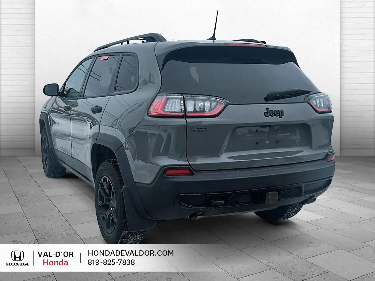 Jeep Cherokee снимка Jeep Cherokee