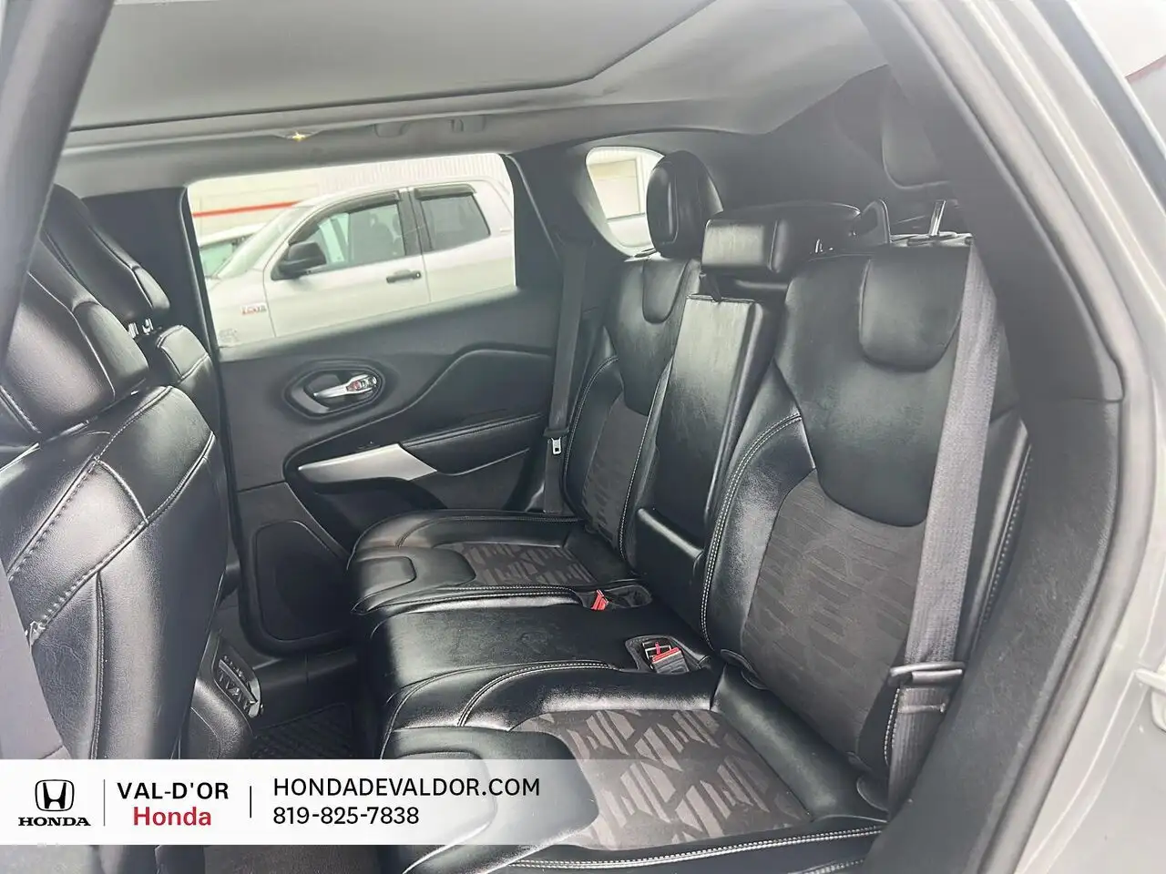 Jeep Cherokee снимка Jeep Cherokee