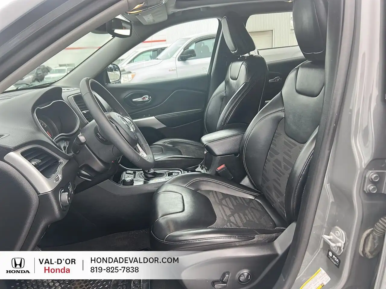 Jeep Cherokee снимка Jeep Cherokee