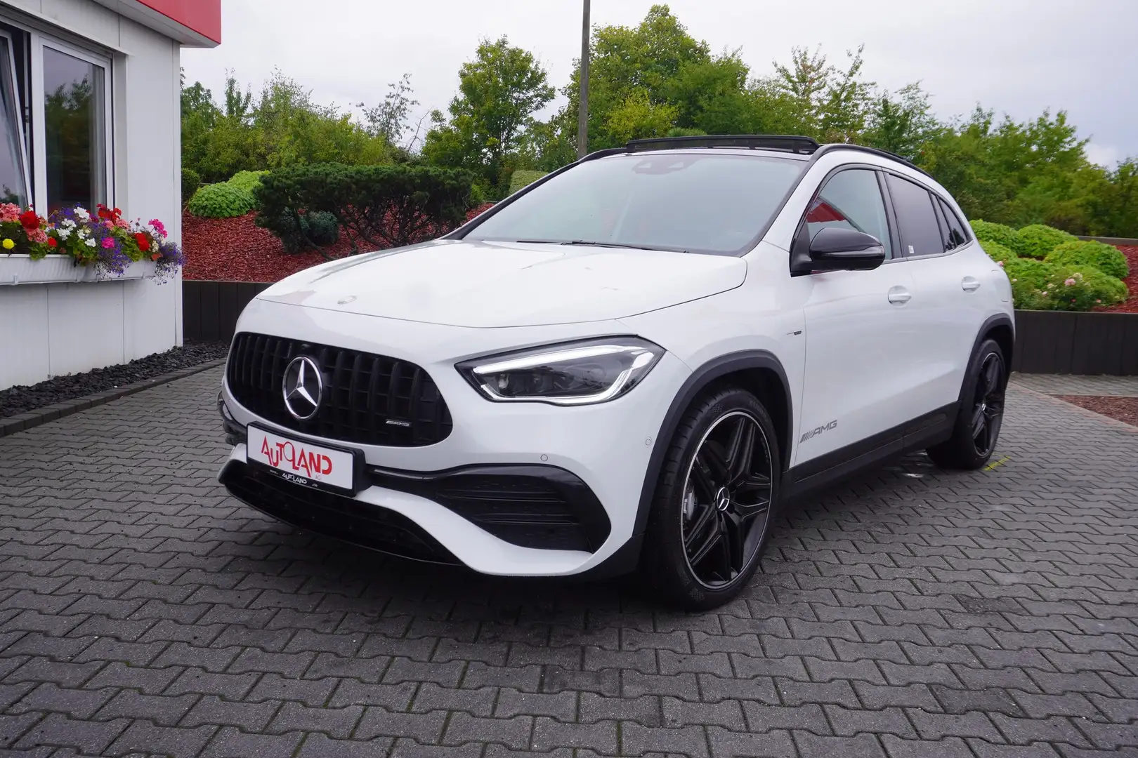 Mercedes-Benz GLA 35 AMG 4Matic AHK PanoDach 360° Night Weiß - 2