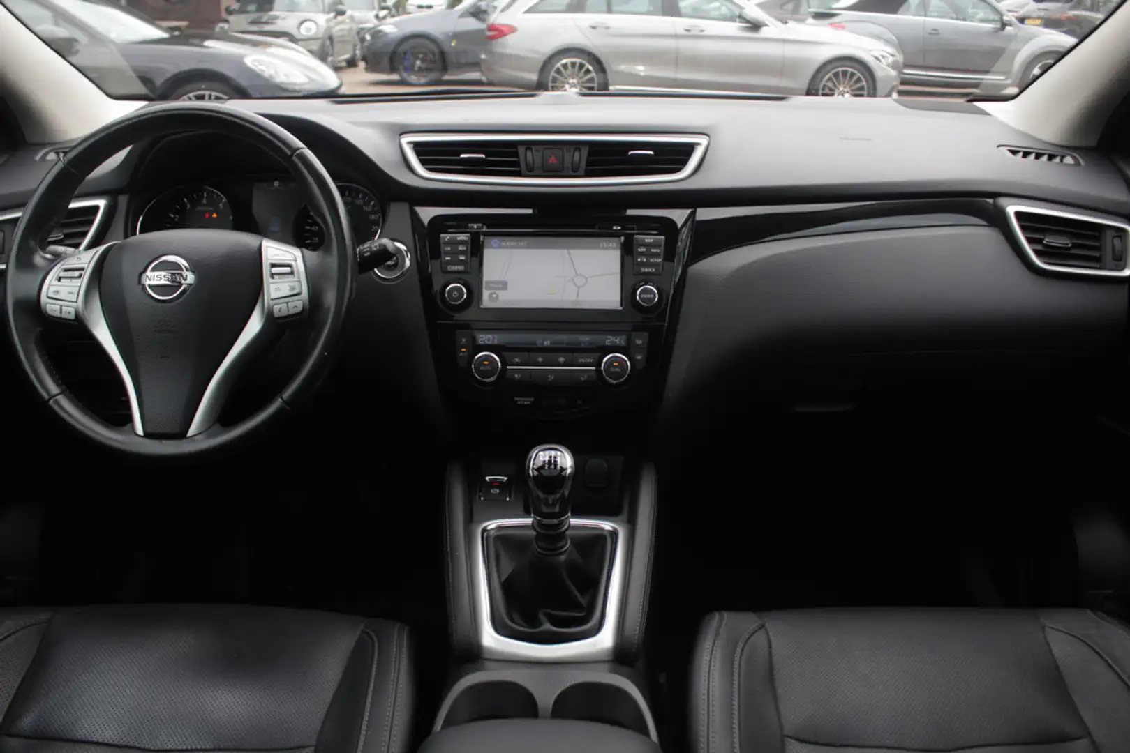 Nissan Qashqai 1.2 Tekna / Trekhaak / Panoramadak / 360Camera / L Rouge - 2