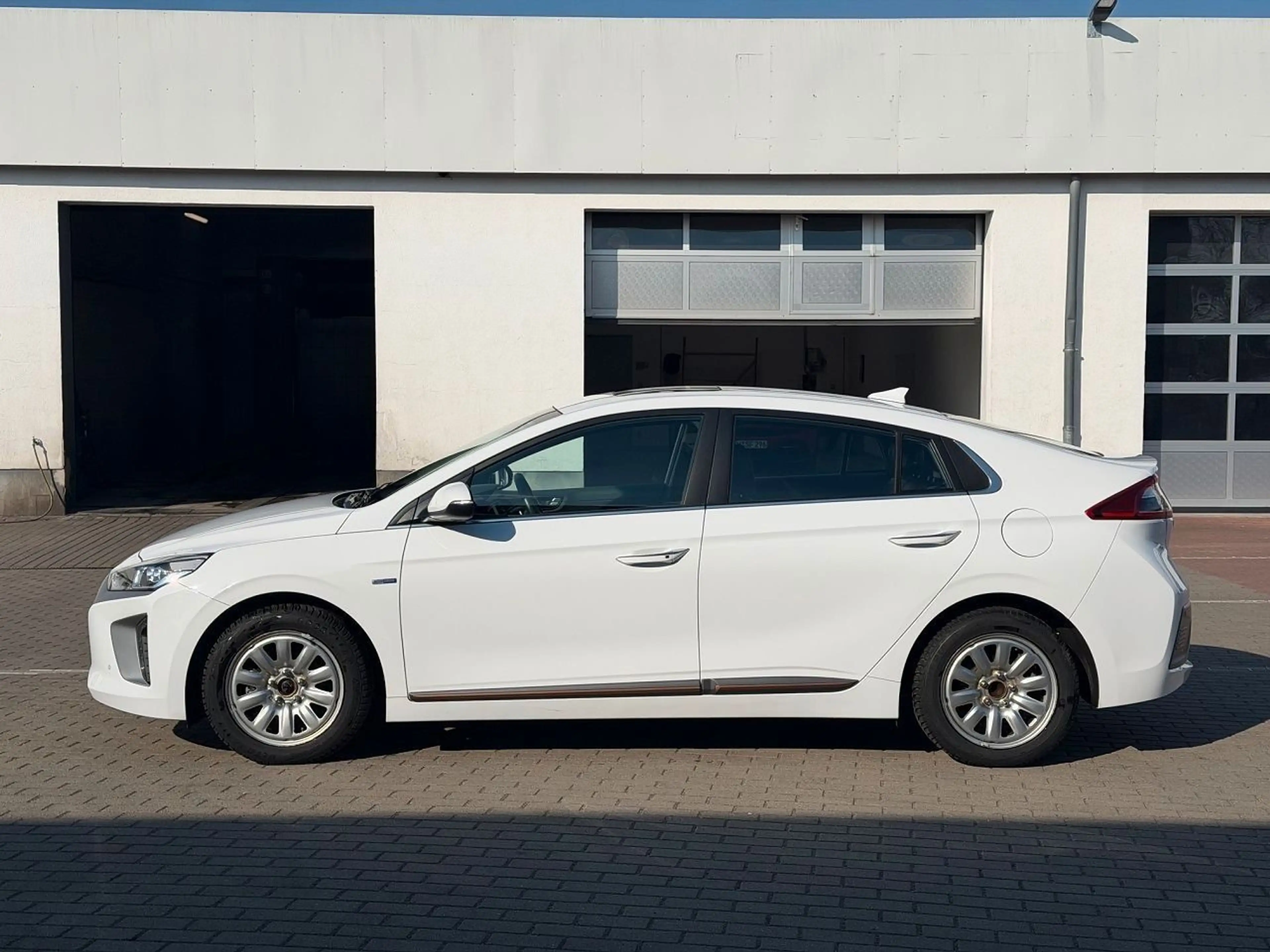 Hyundai IONIQ EV Premium *Schiebedach*Totwinkel*ACC*LED* — photo 7