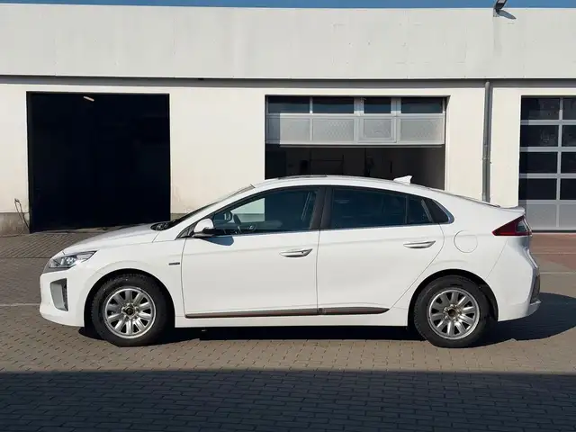 Hyundai Ioniq view 7
