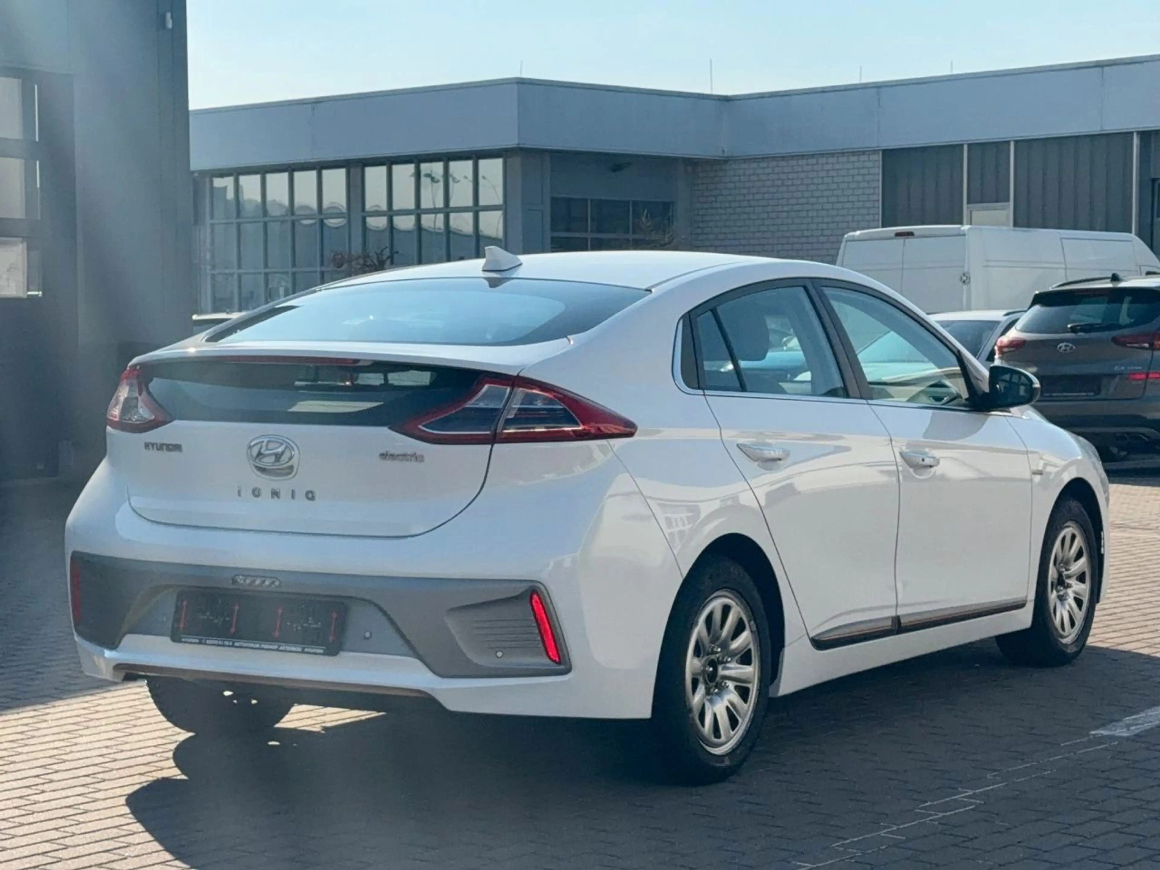 Hyundai IONIQ EV Premium *Schiebedach*Totwinkel*ACC*LED* — photo 11