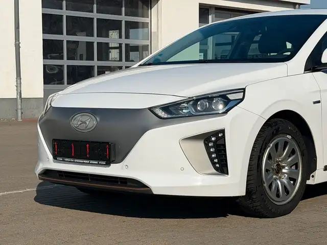 Hyundai Ioniq view 4