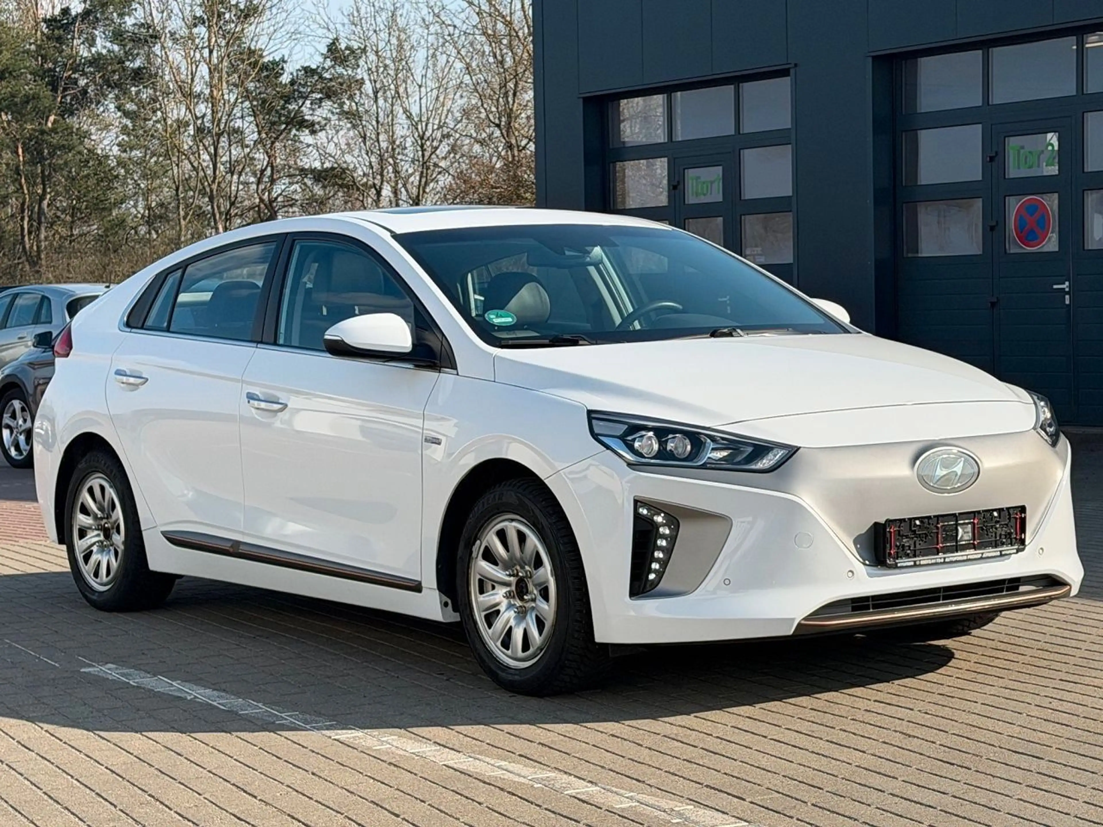 Hyundai IONIQ EV Premium *Schiebedach*Totwinkel*ACC*LED* — photo 3