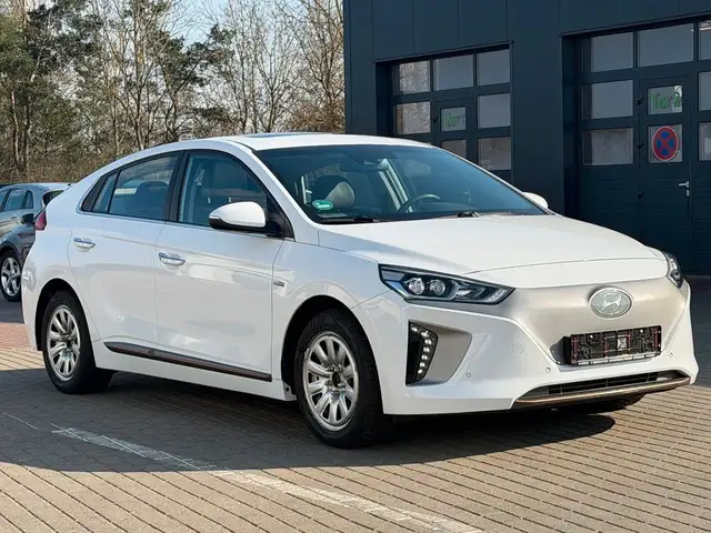 Hyundai Ioniq view 3