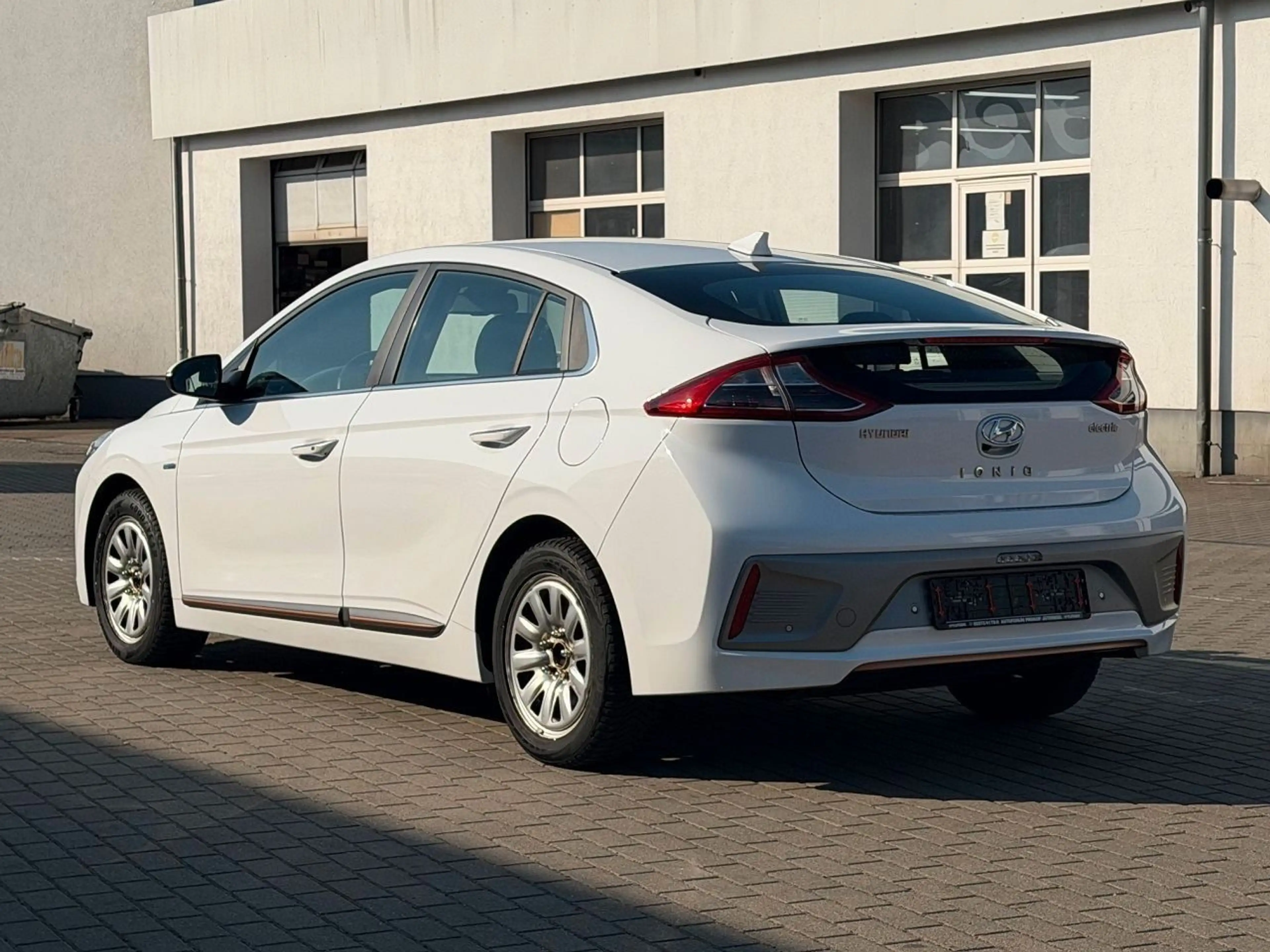 Hyundai IONIQ EV Premium *Schiebedach*Totwinkel*ACC*LED* — photo 9