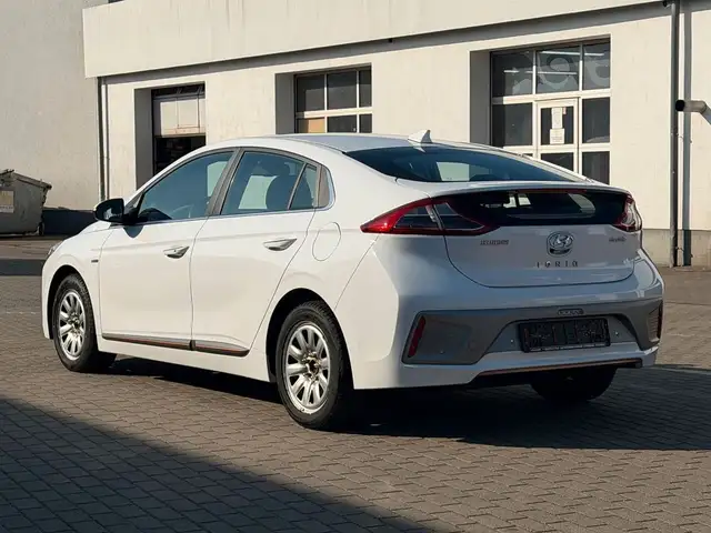 Hyundai Ioniq view 9