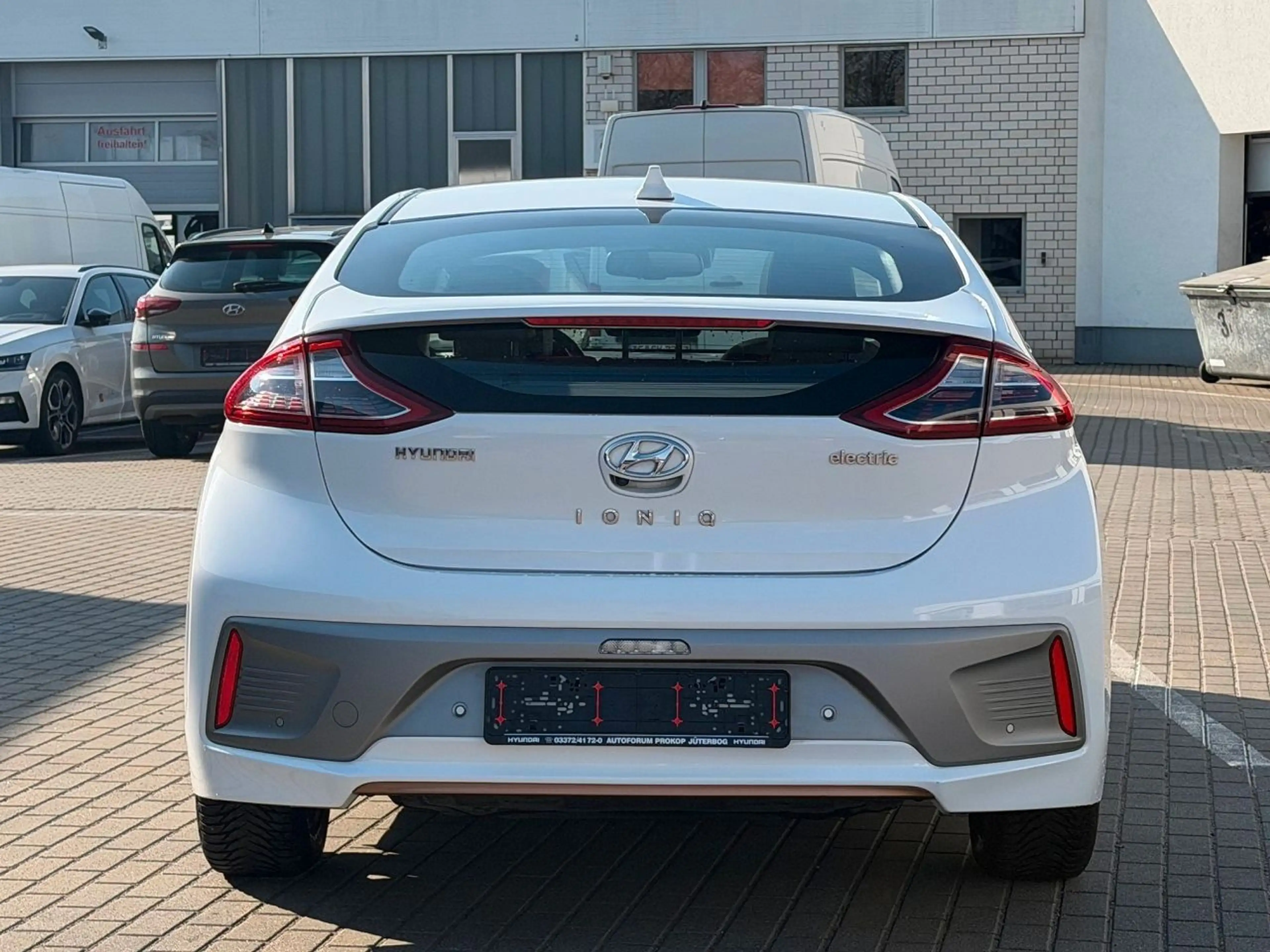 Hyundai IONIQ EV Premium *Schiebedach*Totwinkel*ACC*LED* — photo 10
