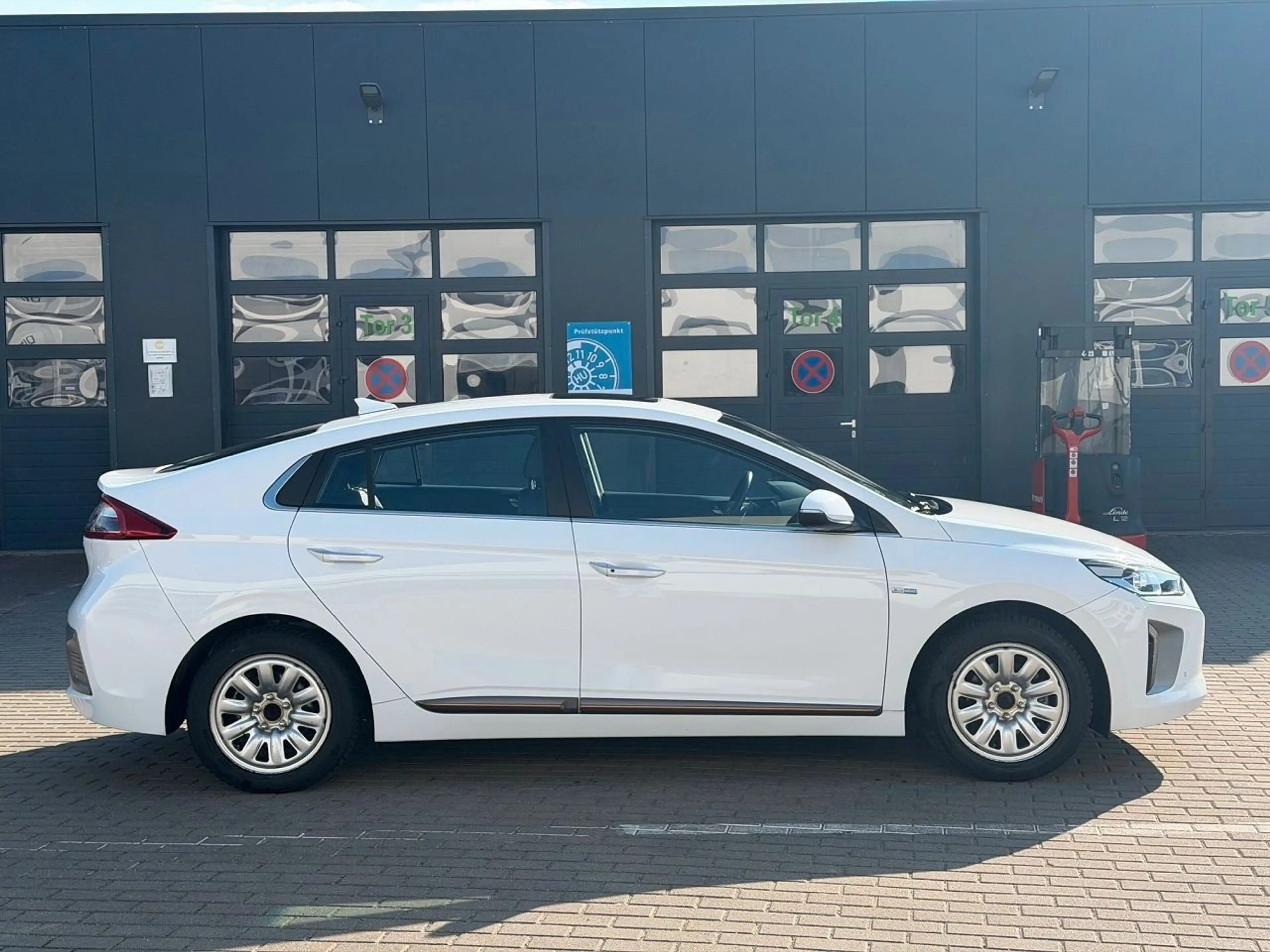 Hyundai IONIQ EV Premium *Schiebedach*Totwinkel*ACC*LED* — photo 12