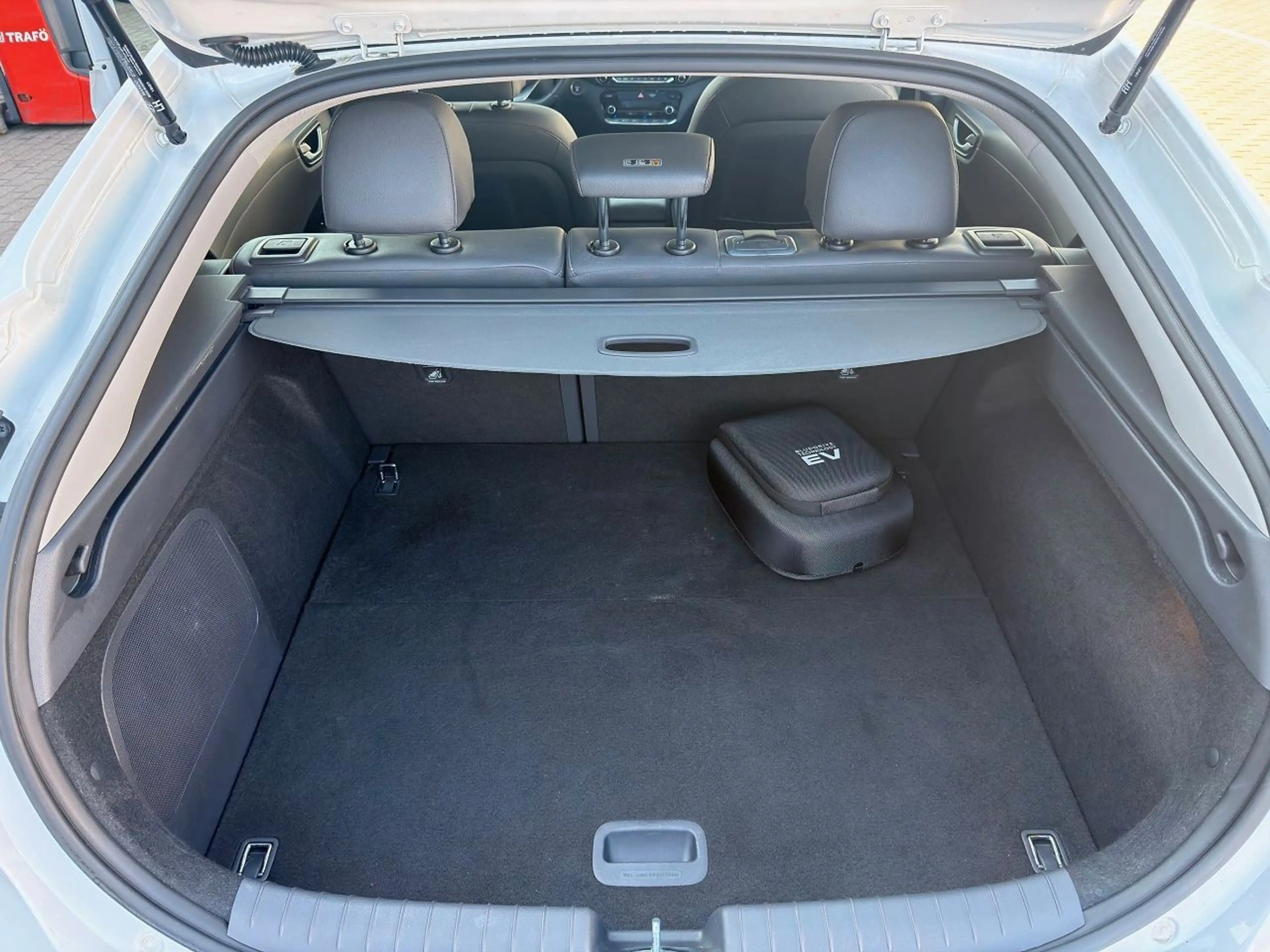 Hyundai IONIQ EV Premium *Schiebedach*Totwinkel*ACC*LED* — photo 13