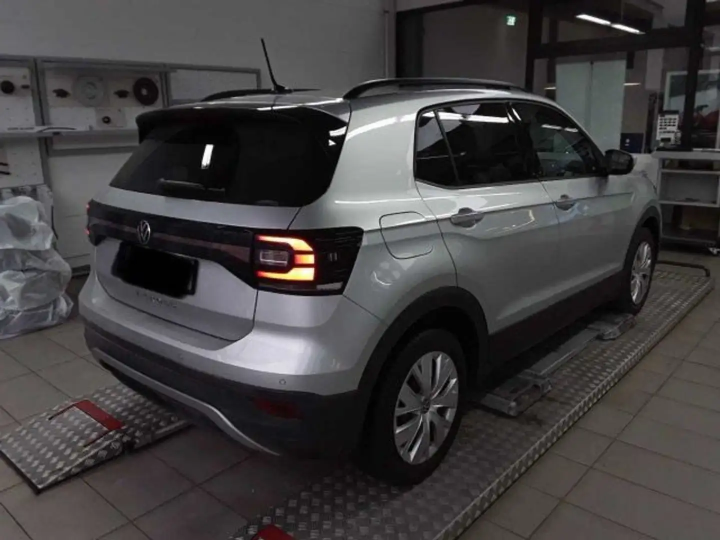 Volkswagen T-Cross ACTIVE Silber - 2