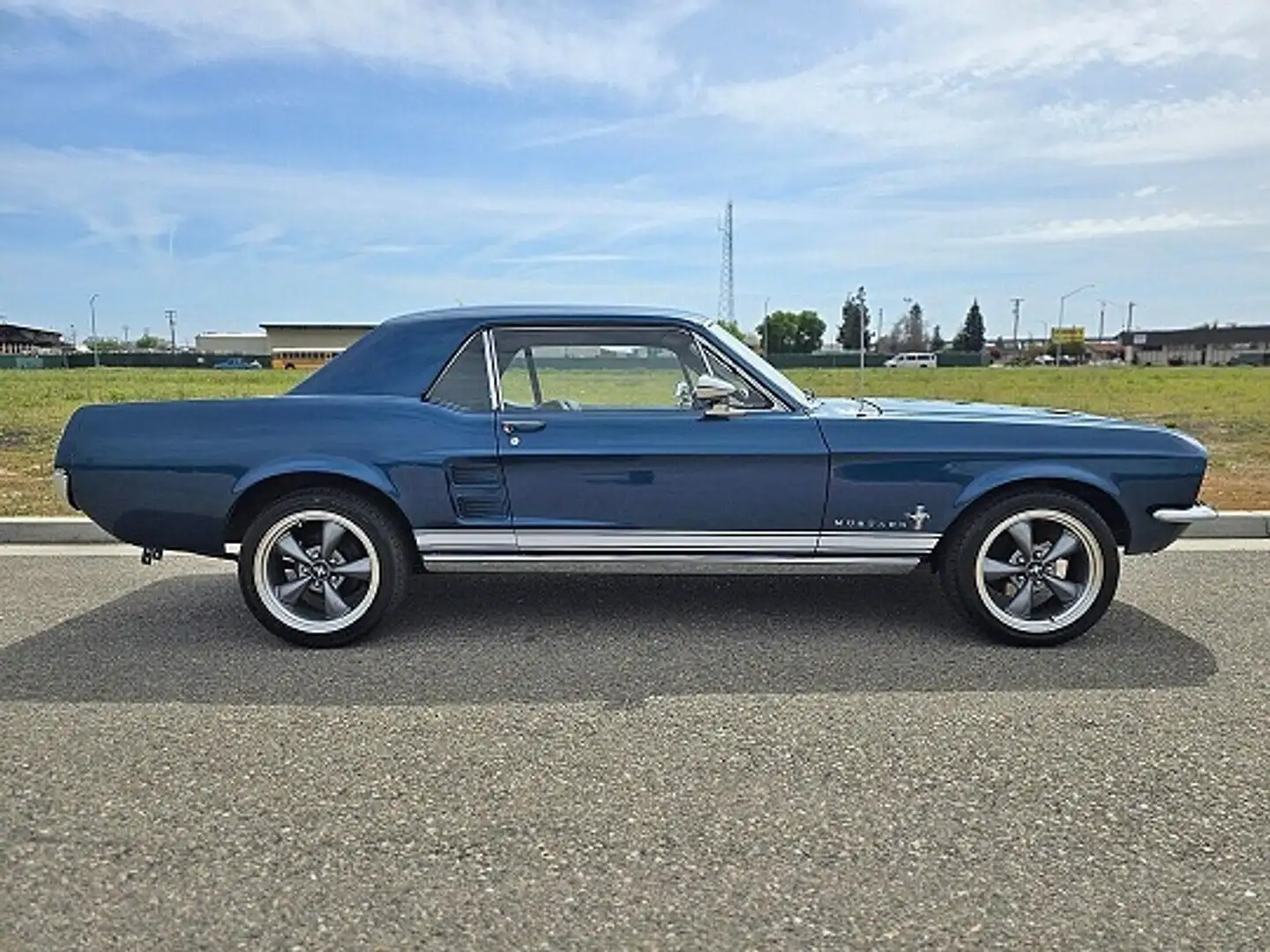 Ford Mustang RESTOMOD COUPE ACAPULCO BLUE 302 V8 - 2