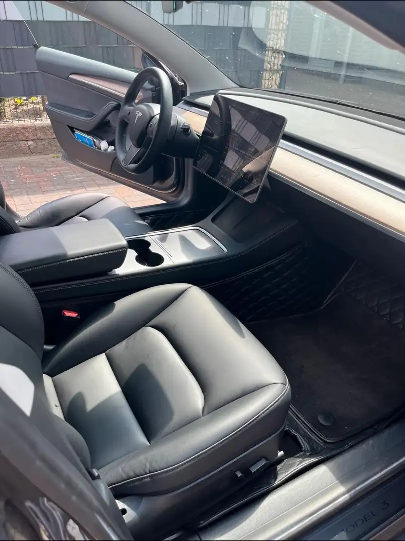 Tesla Model 3 Standard Reichweite Plus Hinterradantrieb - 2