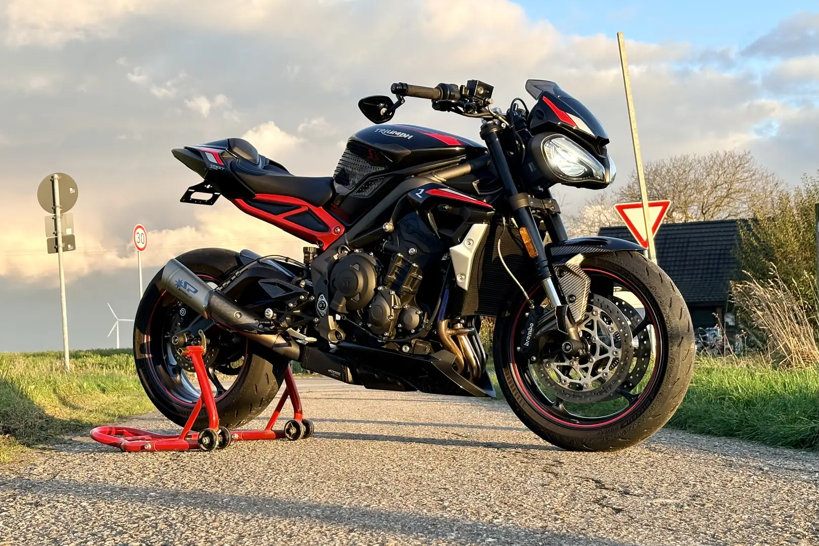 Triumph Street Triple 765 R (MY21) Custom m. 5.000 € Umbauten & Zubehoer Noir - 2