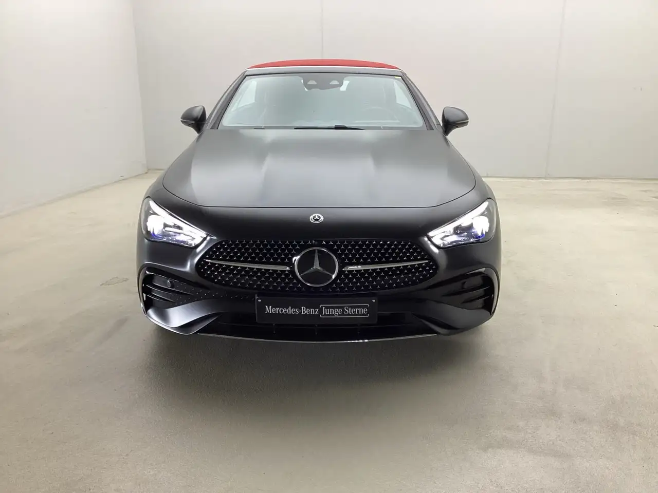 Mercedes-Benz CLE 300 Cabriolet AMG Leder Rot Magno 20 Zoll Navi, миниатюра 3