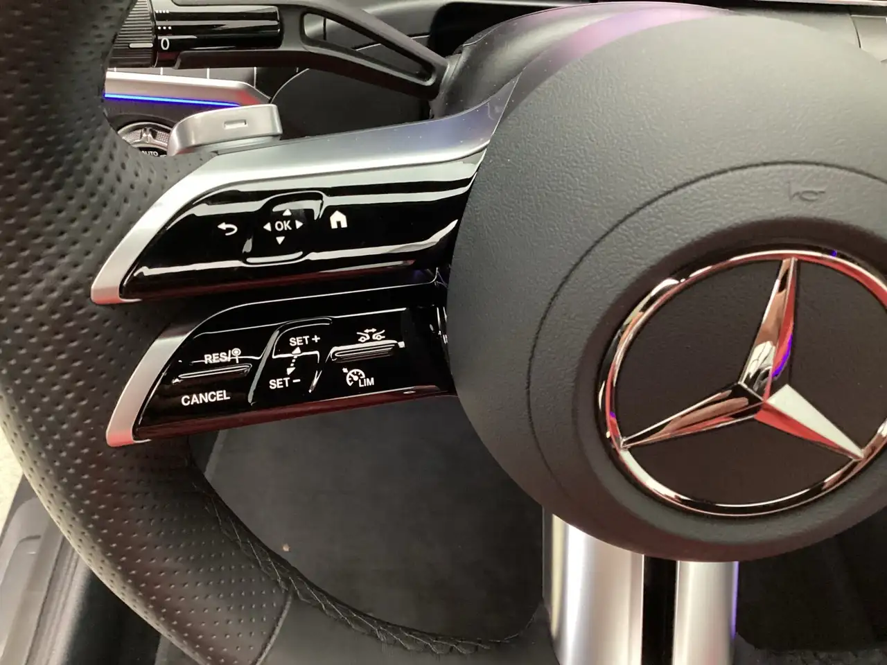 Mercedes-Benz CLE 300 Cabriolet AMG Leder Rot Magno 20 Zoll Navi, миниатюра 14