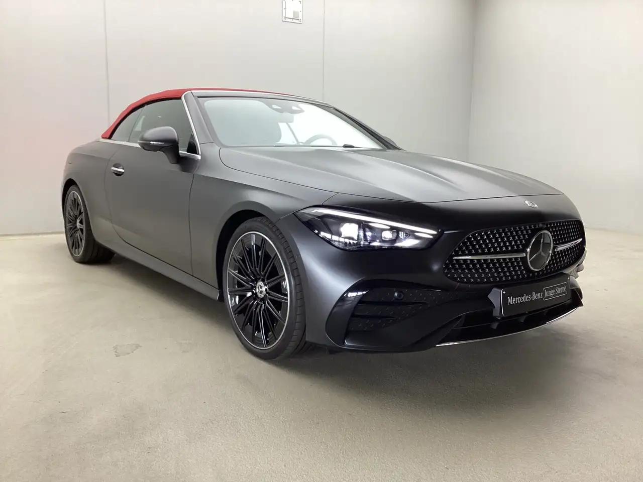 Mercedes-Benz CLE 300 Cabriolet AMG Leder Rot Magno 20 Zoll Navi, миниатюра 4