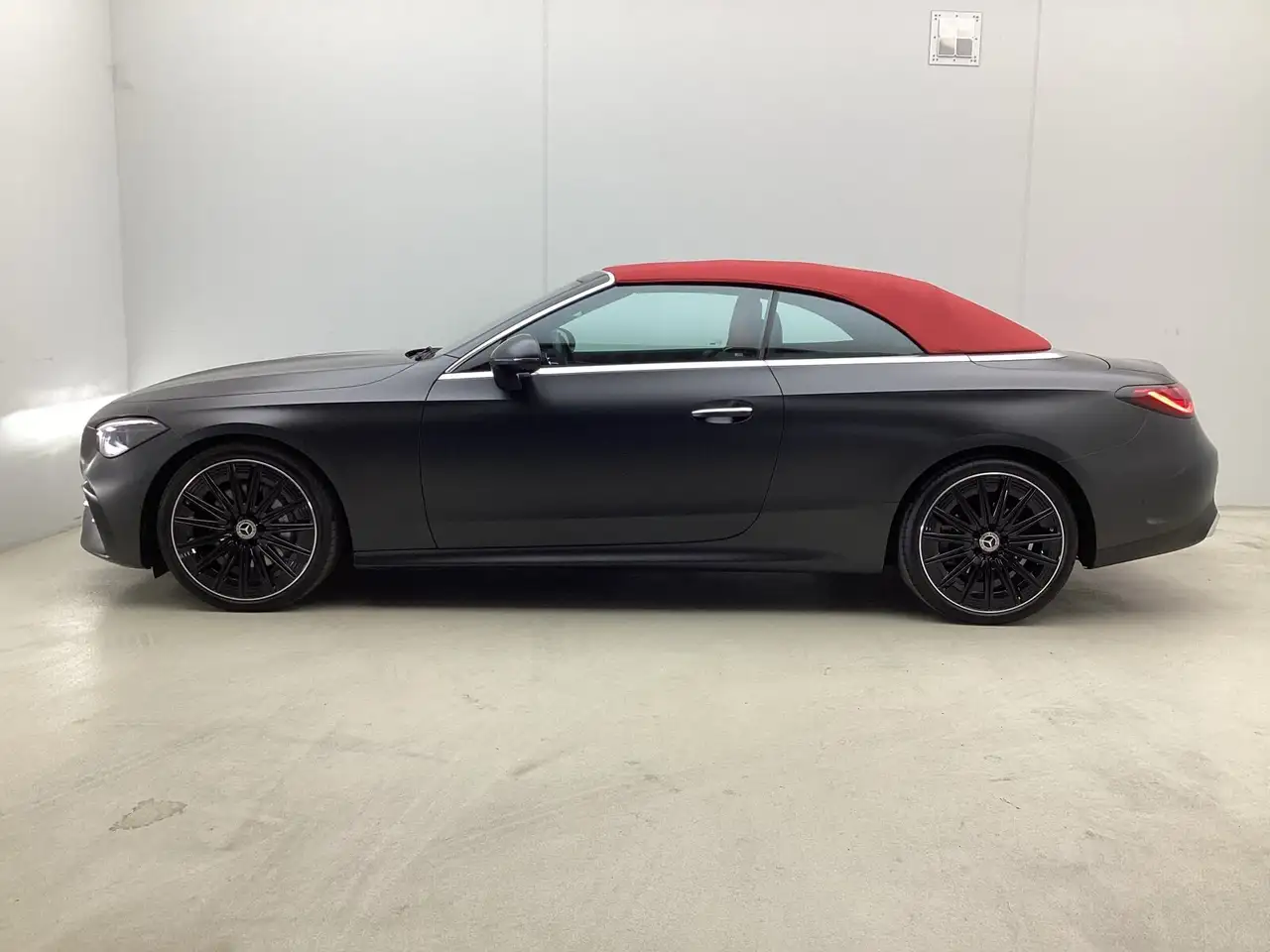 Mercedes-Benz CLE 300 Cabriolet AMG Leder Rot Magno 20 Zoll Navi, миниатюра 9