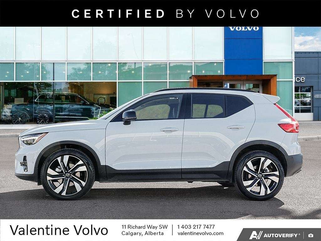 2026 Volvo XC40 Plus Dark Theme — снимка 1