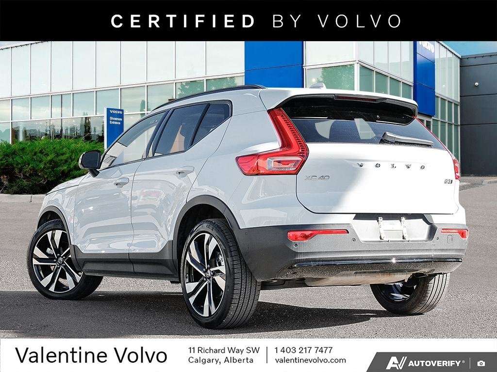 2026 Volvo XC40 Plus Dark Theme — снимка 1