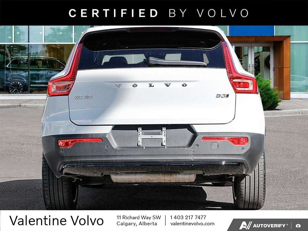 2026 Volvo XC40 Plus Dark Theme — снимка 1