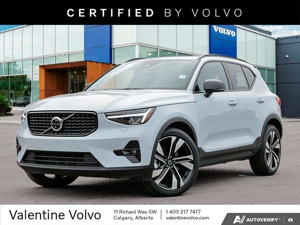 2026 Volvo XC40 Plus Dark Theme