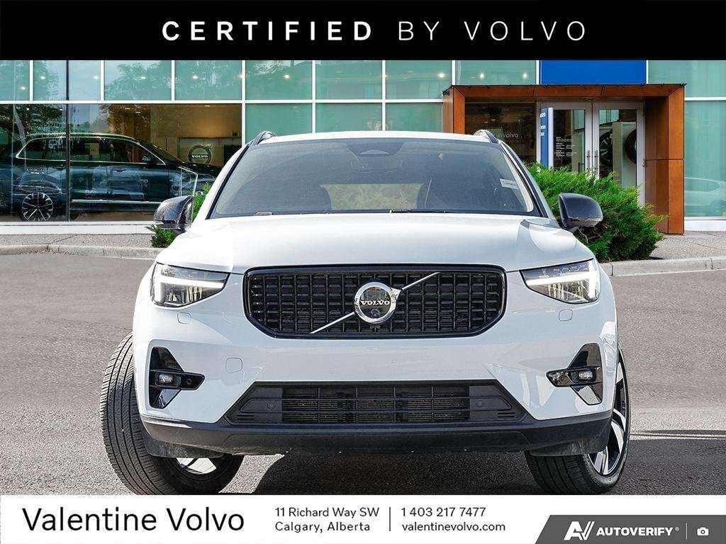 2026 Volvo XC40 Plus Dark Theme — снимка 1