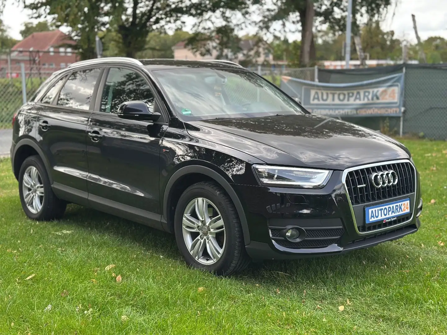 Audi Q3 2.0 TFSI quattro*170PS*AUTOMATIK*NAVI* Schwarz - 1