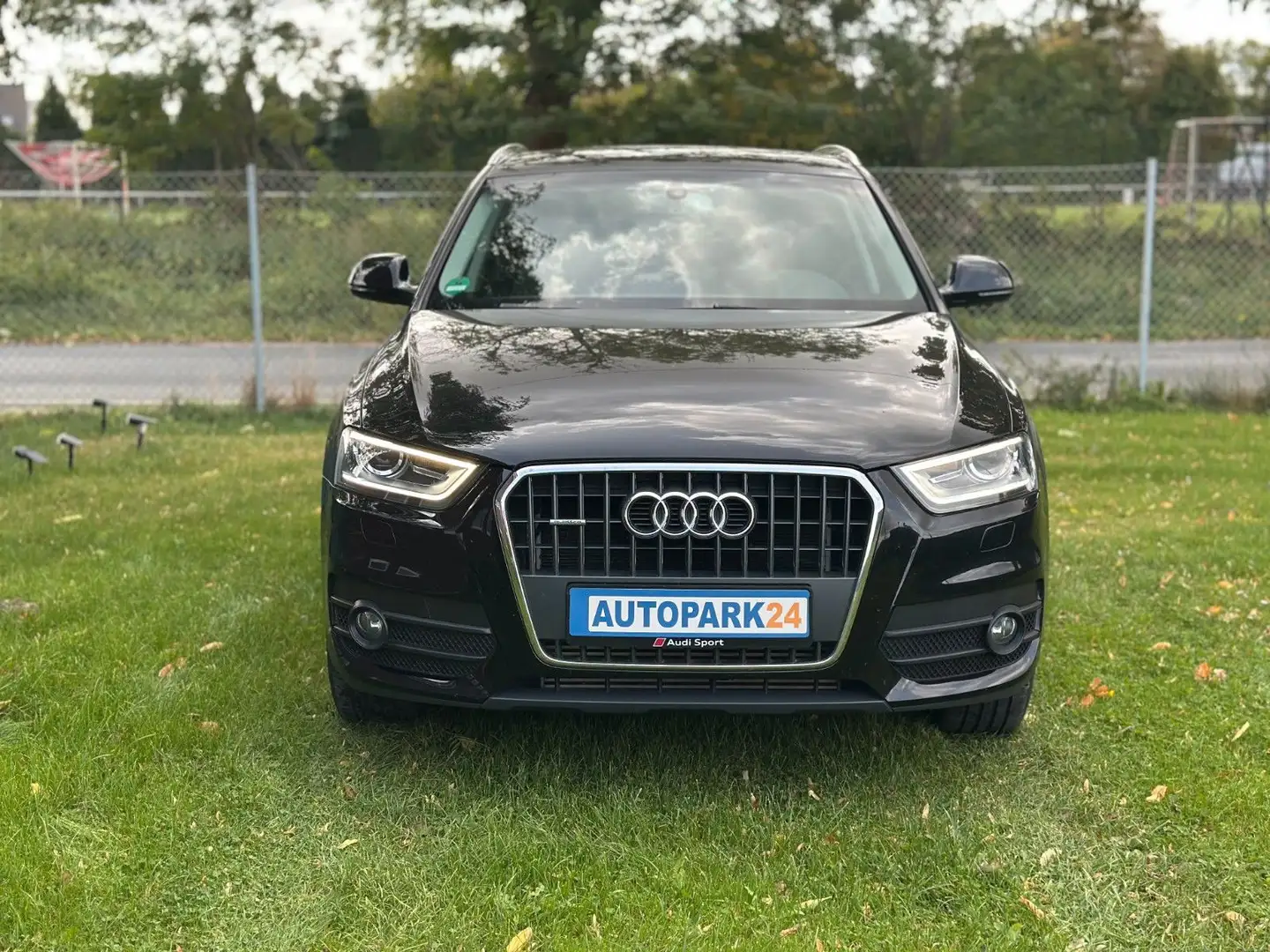 Audi Q3 2.0 TFSI quattro*170PS*AUTOMATIK*NAVI* Schwarz - 2