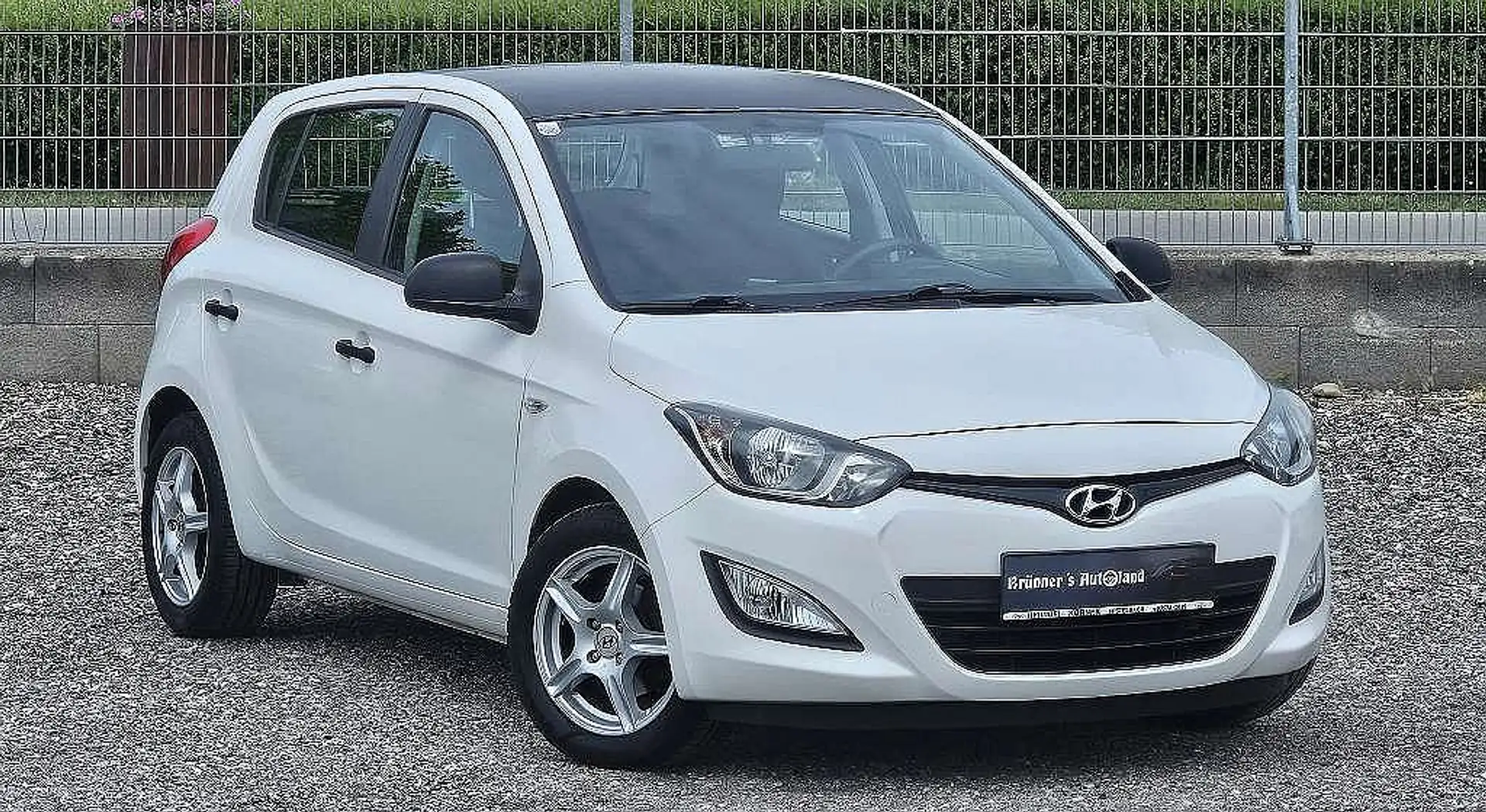 Hyundai i20 1-Besitz  1,25 Life Finanzierung ohne Anzahlung... bijela - 2