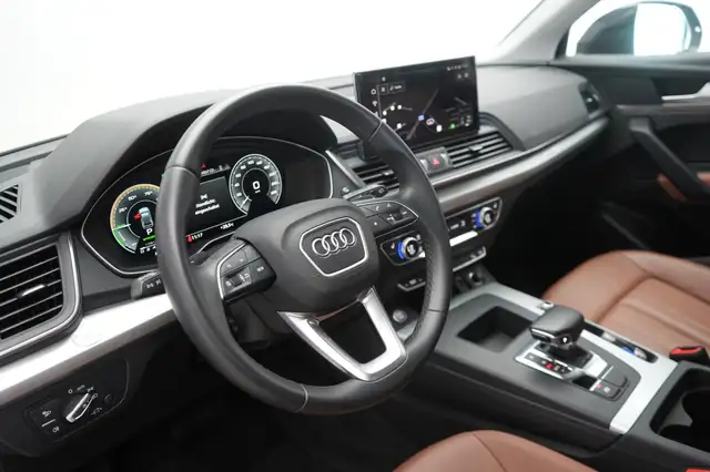 Audi Q5 view 14