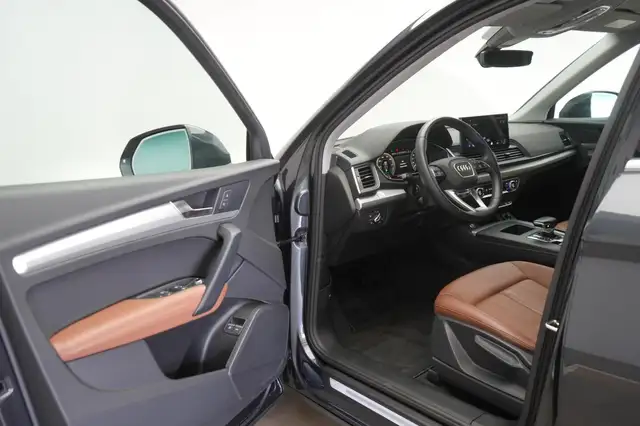 Audi Q5 view 12