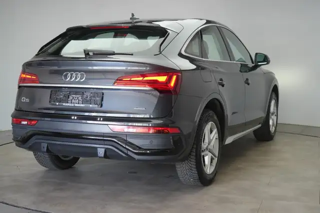 Audi Q5 view 6