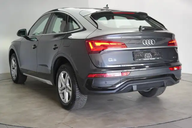 Audi Q5 view 4