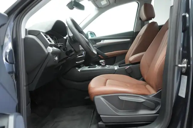 Audi Q5 view 11