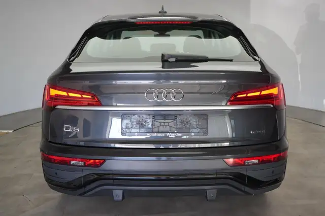 Audi Q5 view 5