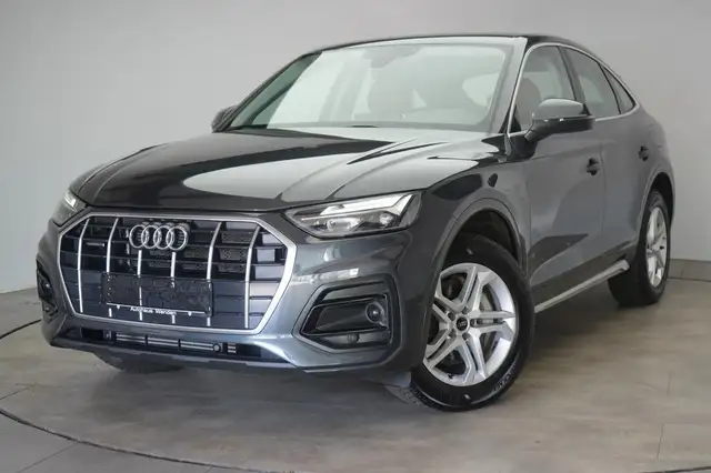 Audi Q5 view 3